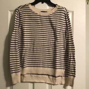 American Eagle light sweater